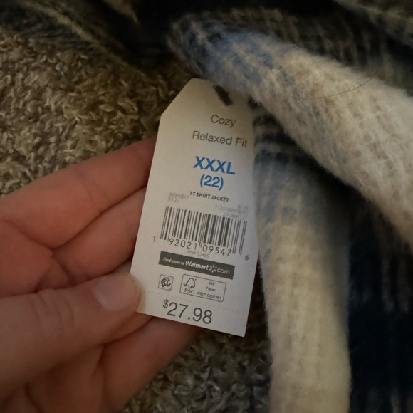 PLUS SIZE Shacket - Picture 4 of 4